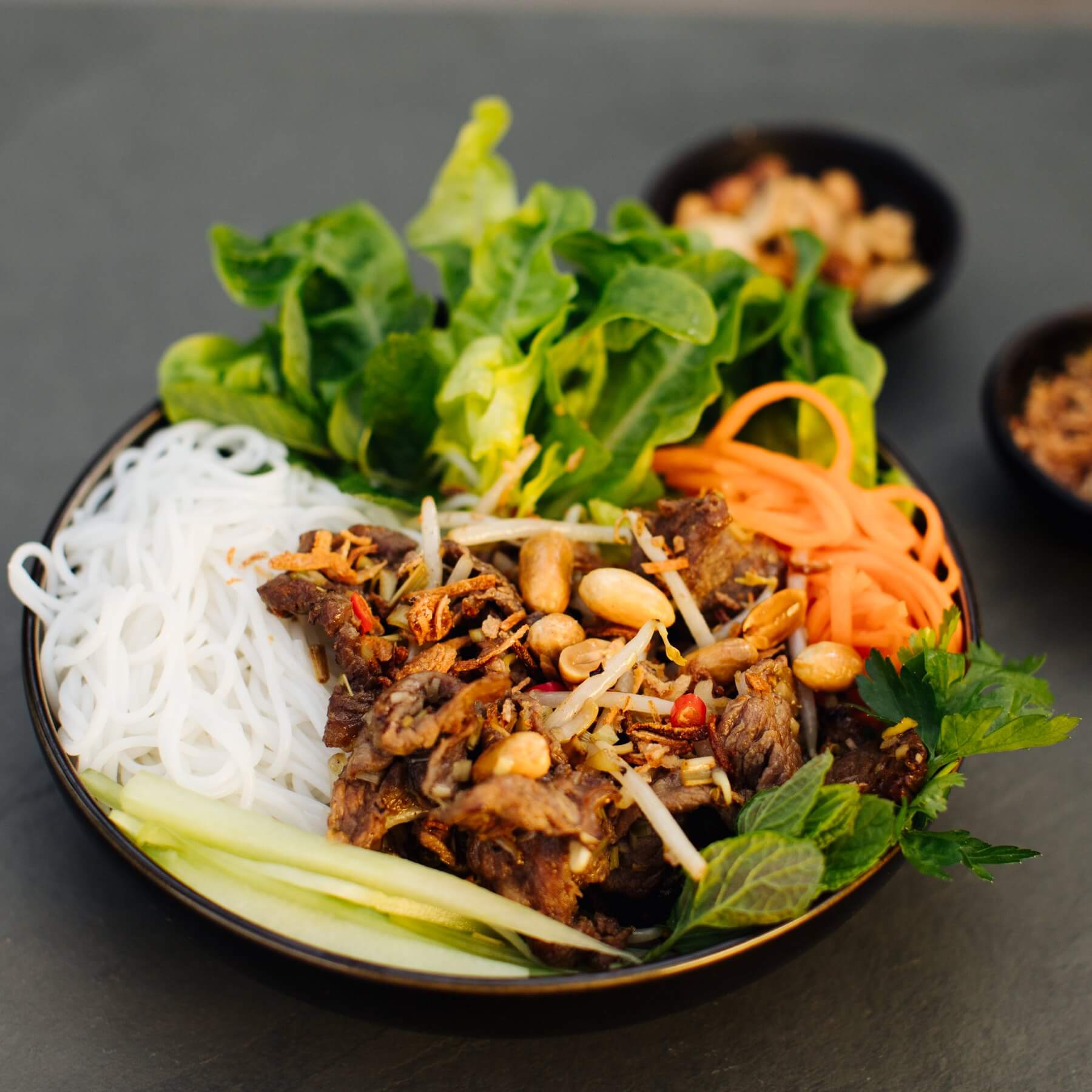 Vietnamesischer Salat mit Rindfleisch - Bun Bo Nam Bo