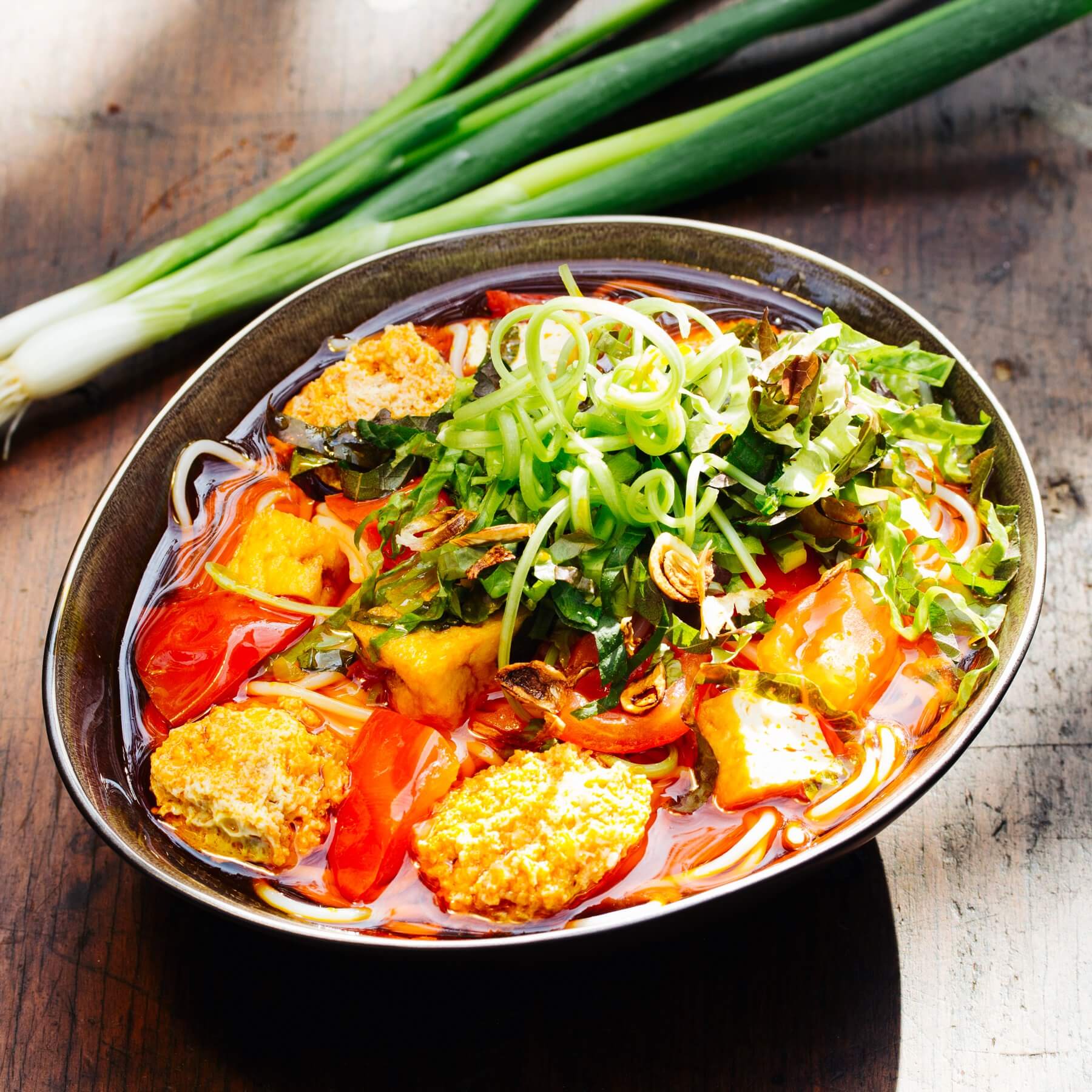 Bun Rieu – Vietnamesische Suppe mit Krabbenfleisch