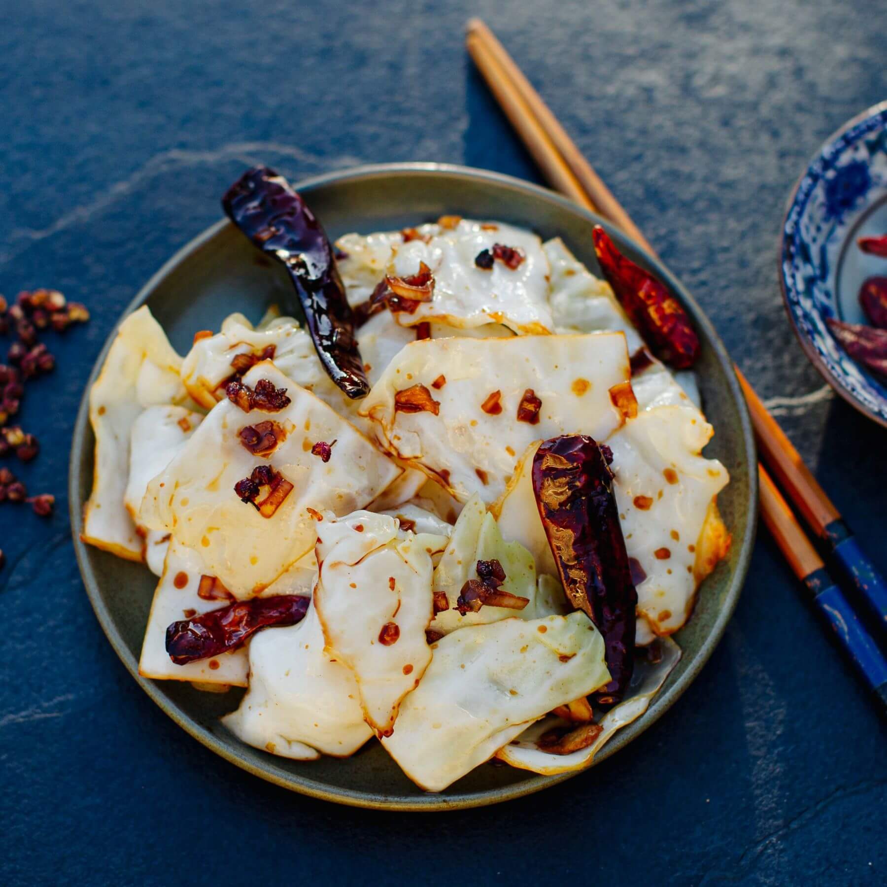 Weißkohl aus dem Wok mit Szechuan-Pfeffer