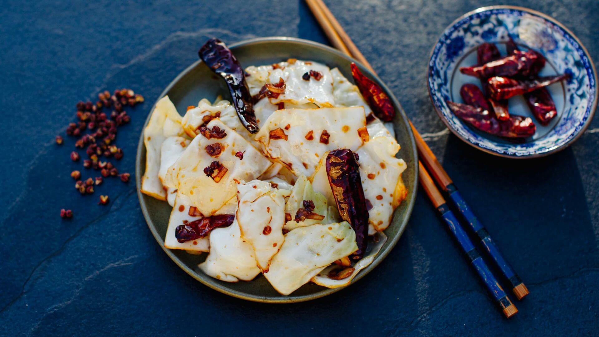 Weißkohl aus dem Wok mit Szechuan-Pfeffer