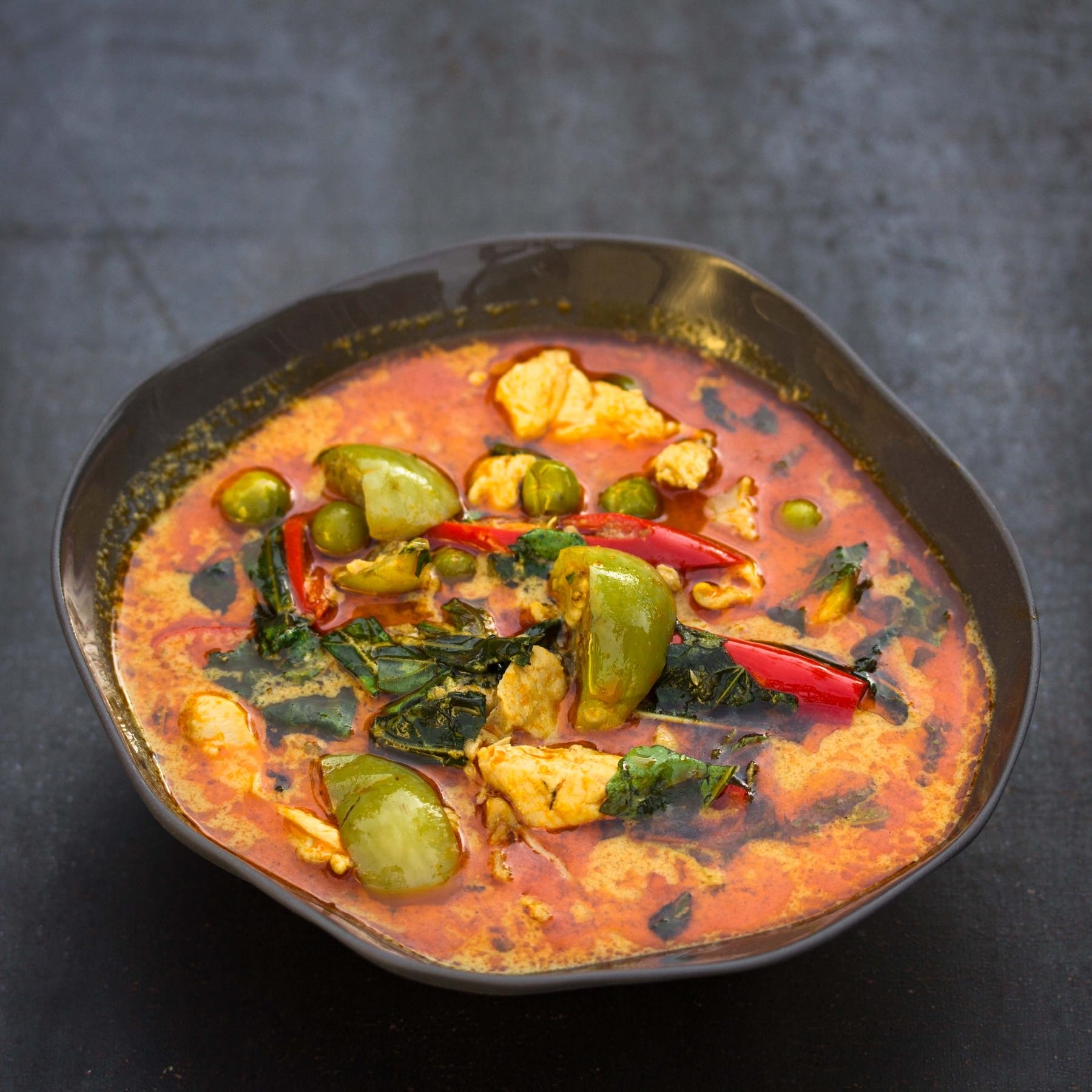 Rotes Thai-Curry mit Huhn – Rezept aus Thailand | asiastreetfood