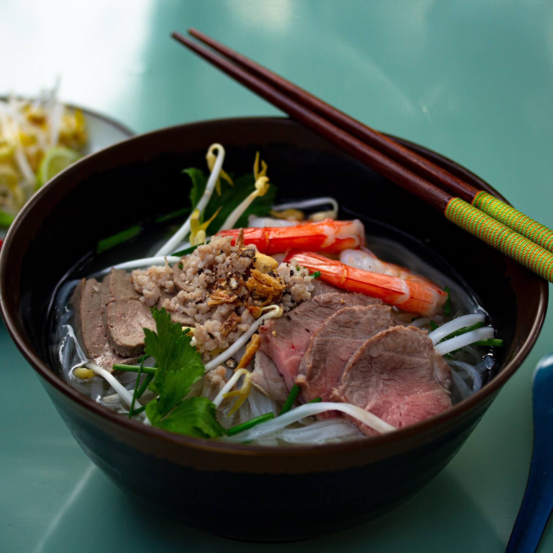 Nudelsuppe mit Shrimps und Schweinefleisch - Hu Tieu