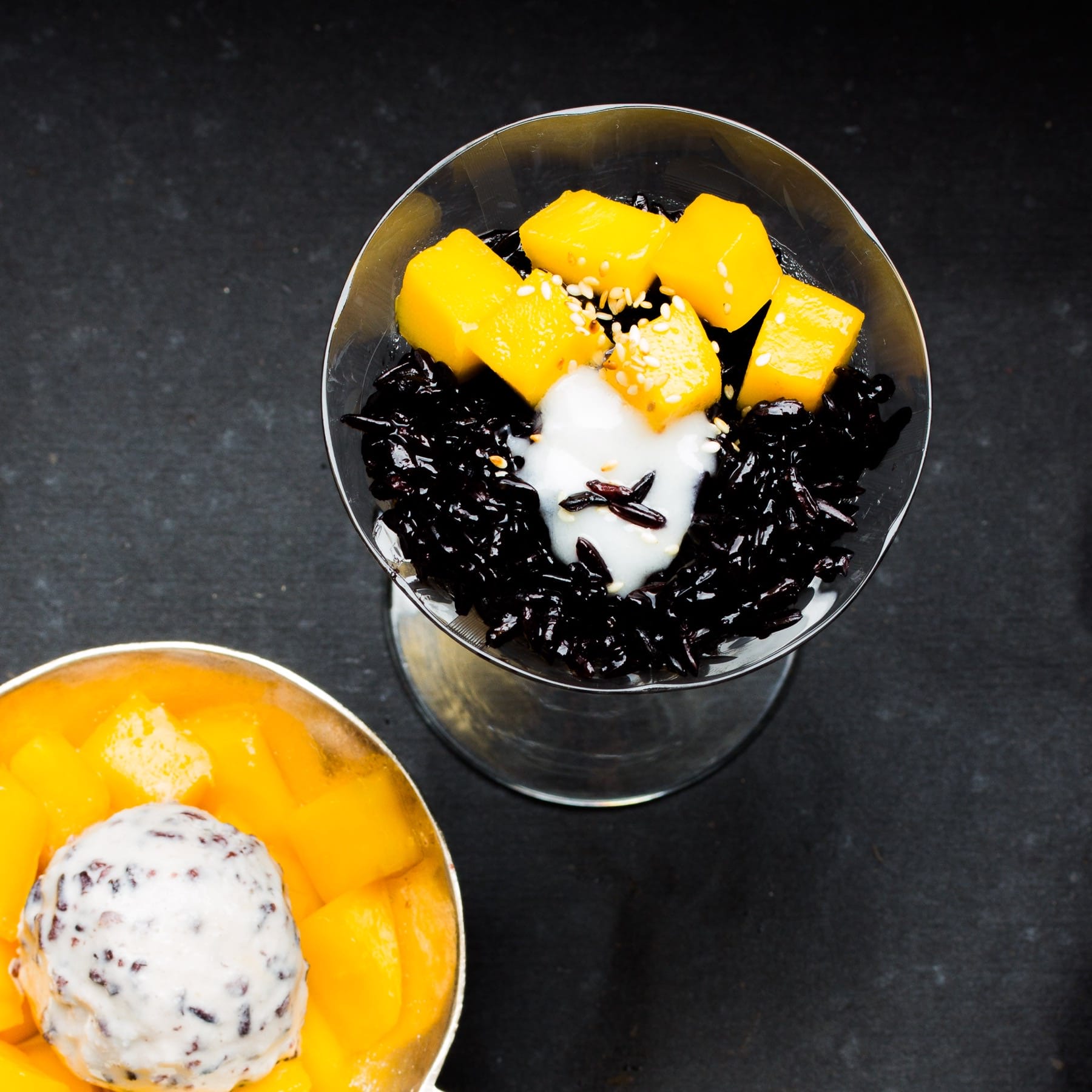 Schwarzer Reis mit Kokossahne und Mango