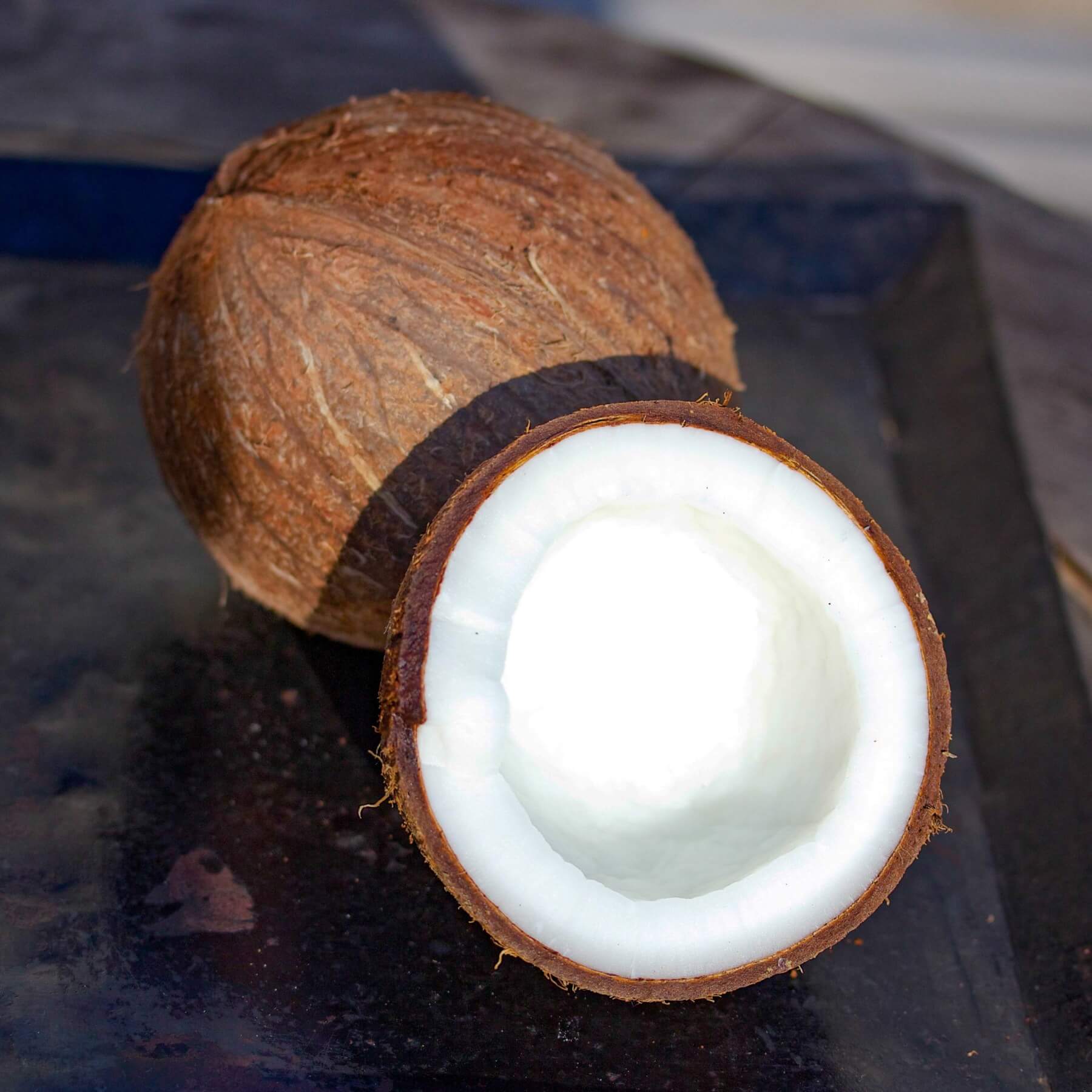 Kokosmilch und Kokosnuss