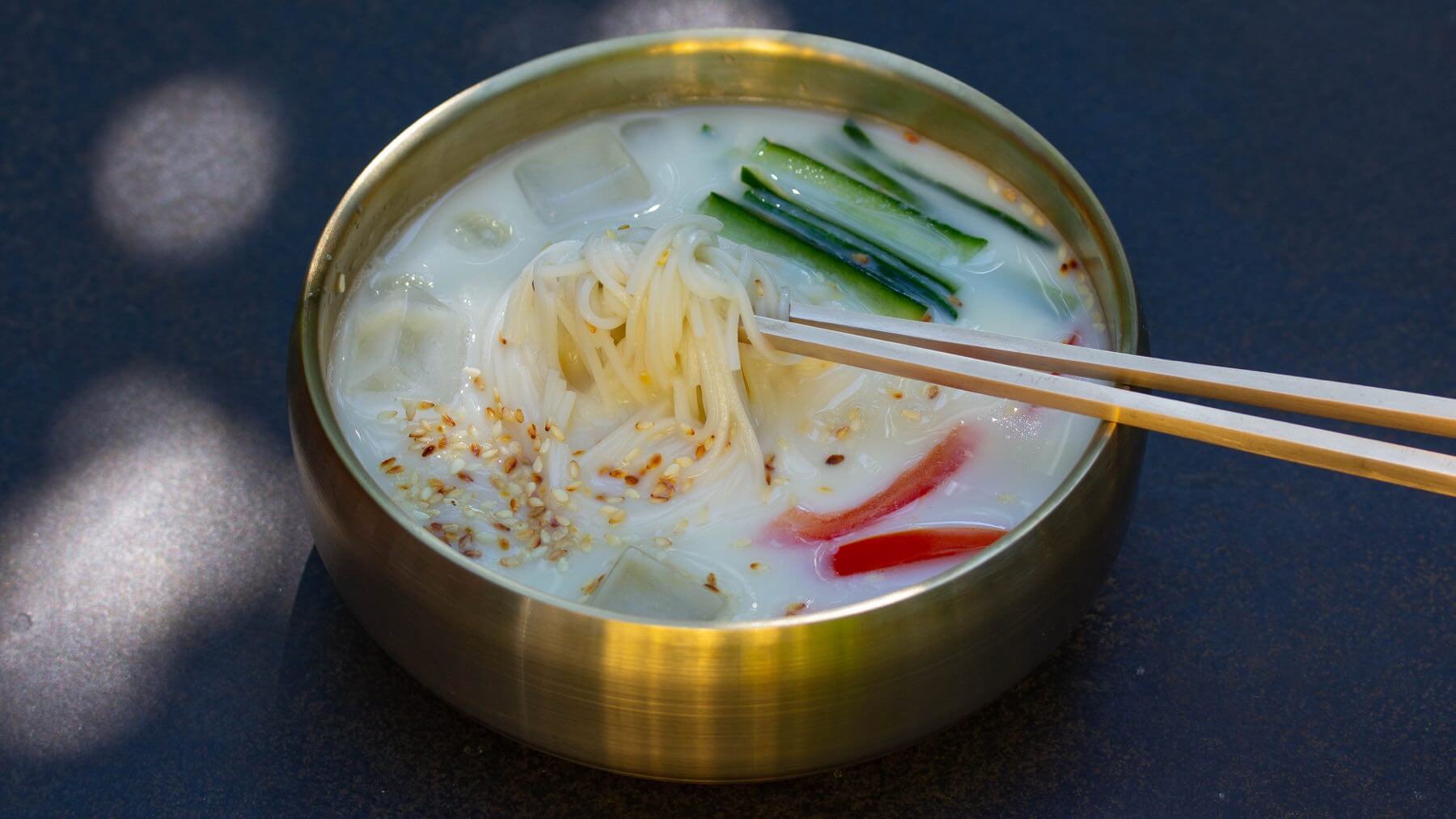 Erfrischende Sojamilch-Suppe aus Korea - Kong-Guksu