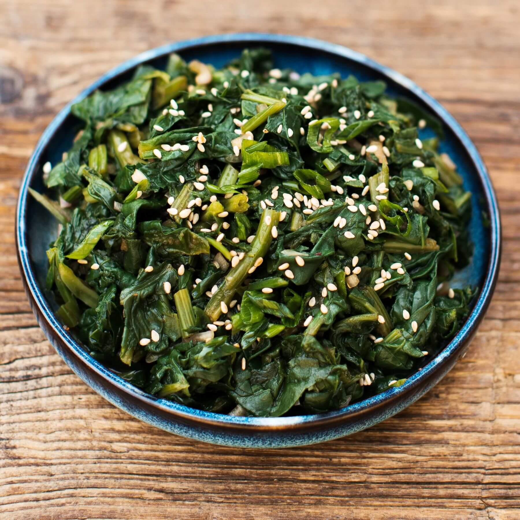 Banchan: Spinat mit Frühlingszwiebeln und Sesam