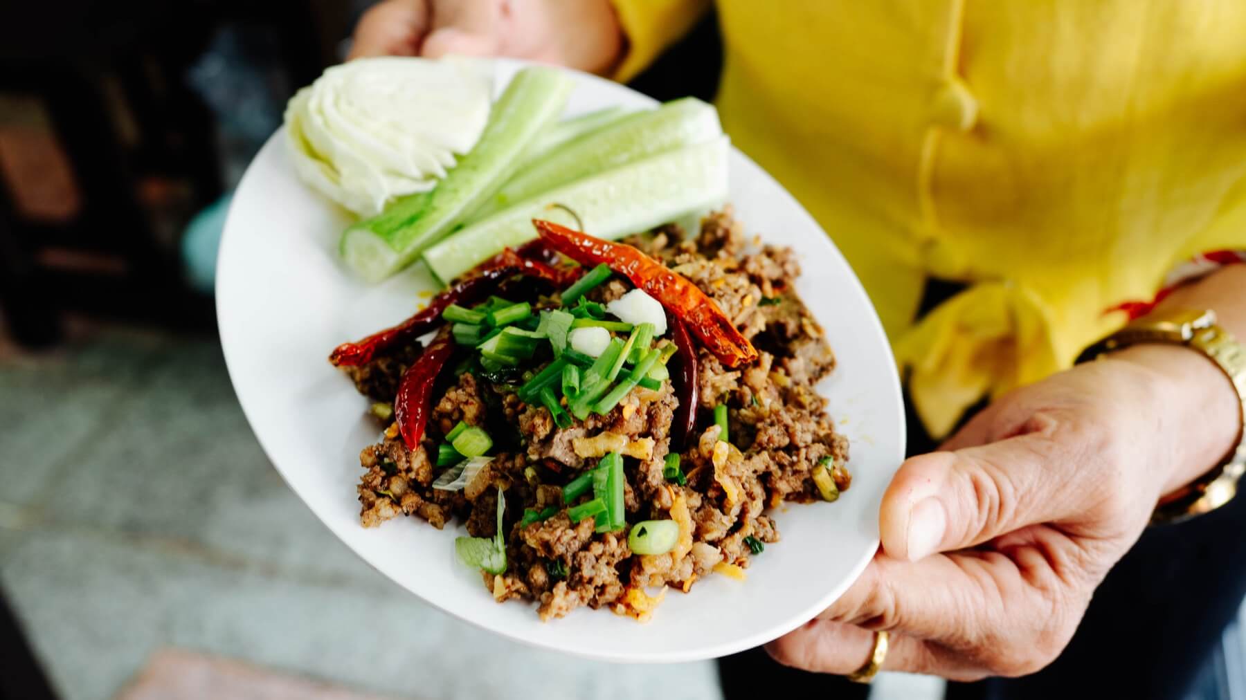 Laab Moo - Thai-Salat mit gehacktem Schweinefleisch