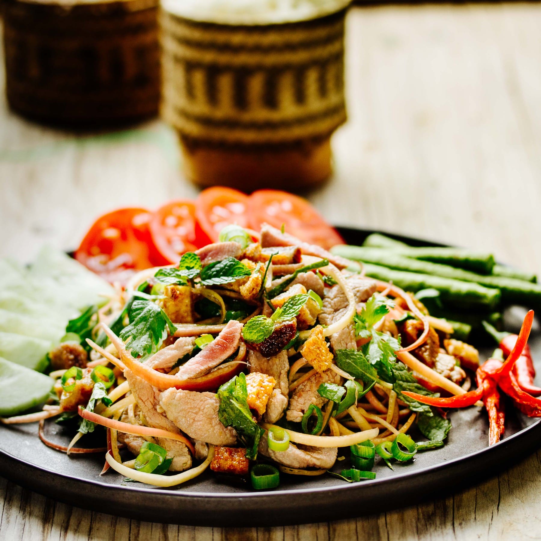 Laap Bpet - Scharfer Entensalat mit Bananenblüte und frischer Minze