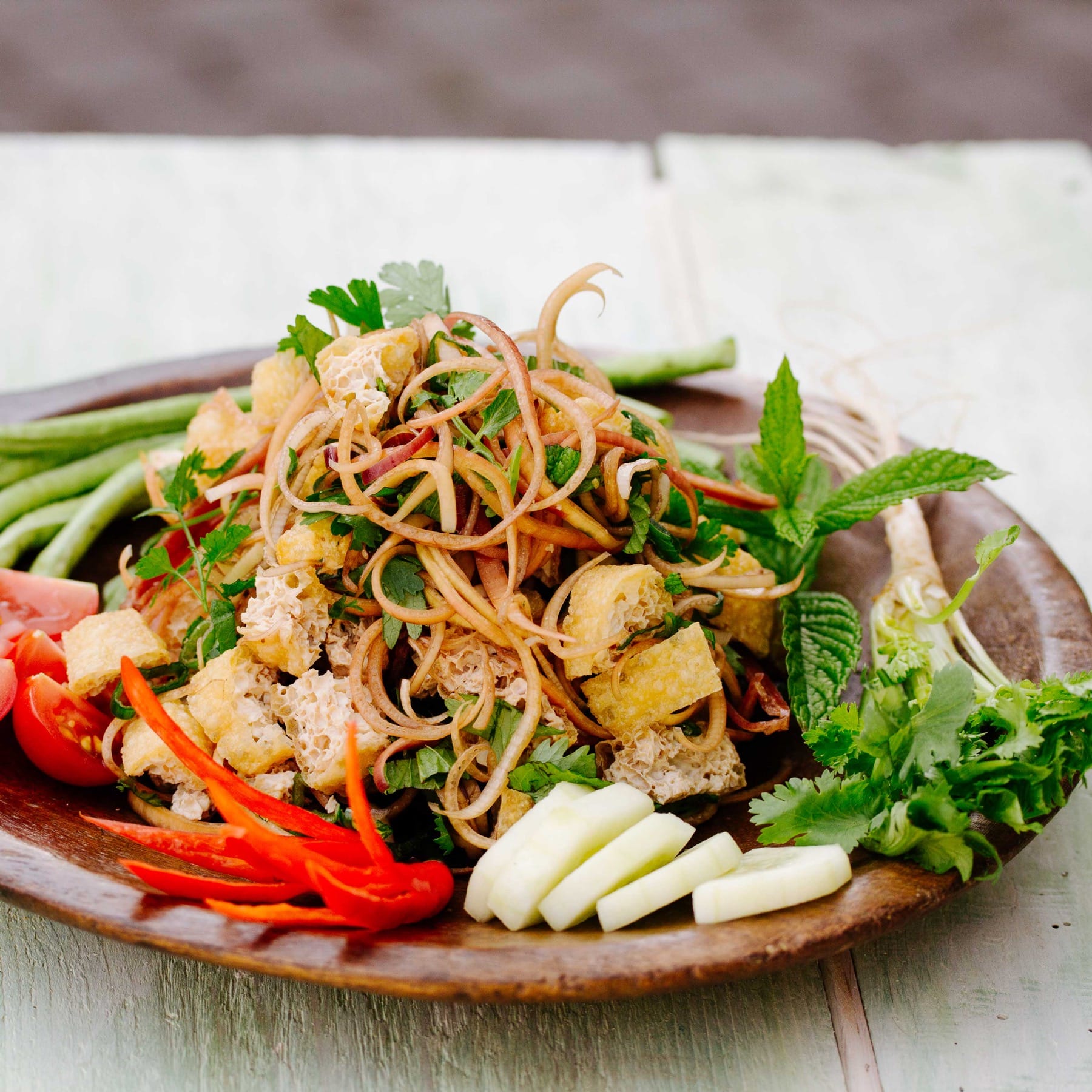 Larb mit Tofu und Pilzen aus Laos
