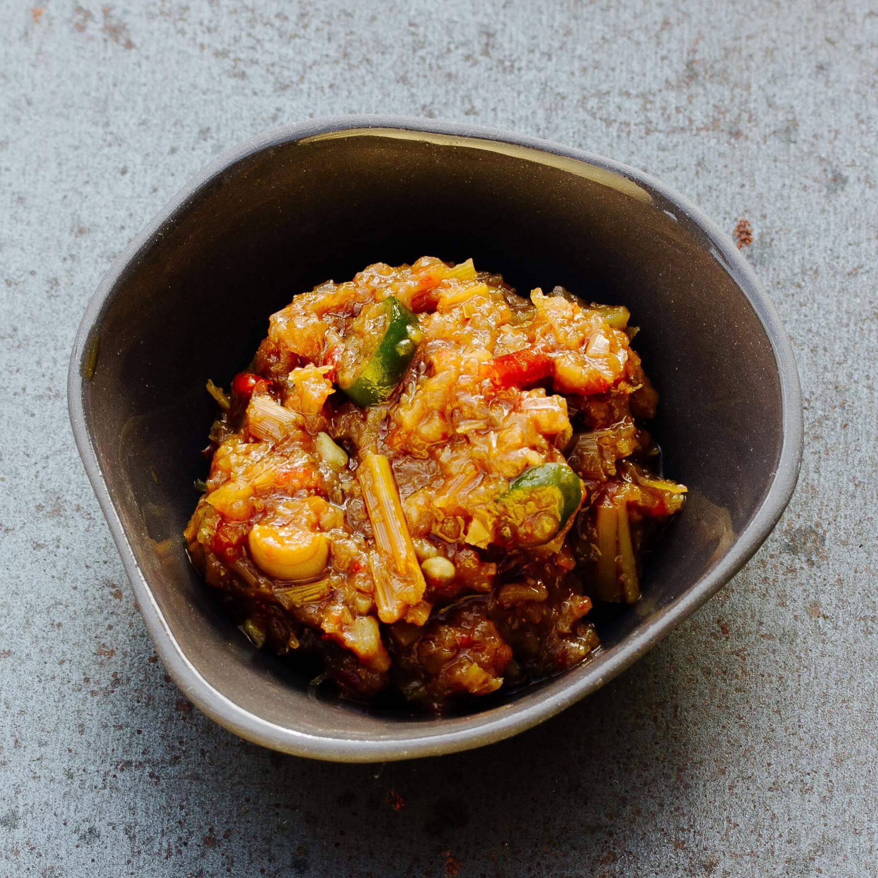Vietnamesische Dipsauce mit Zitronengras und fermentierten Sardellen - Mam Nem Pha San