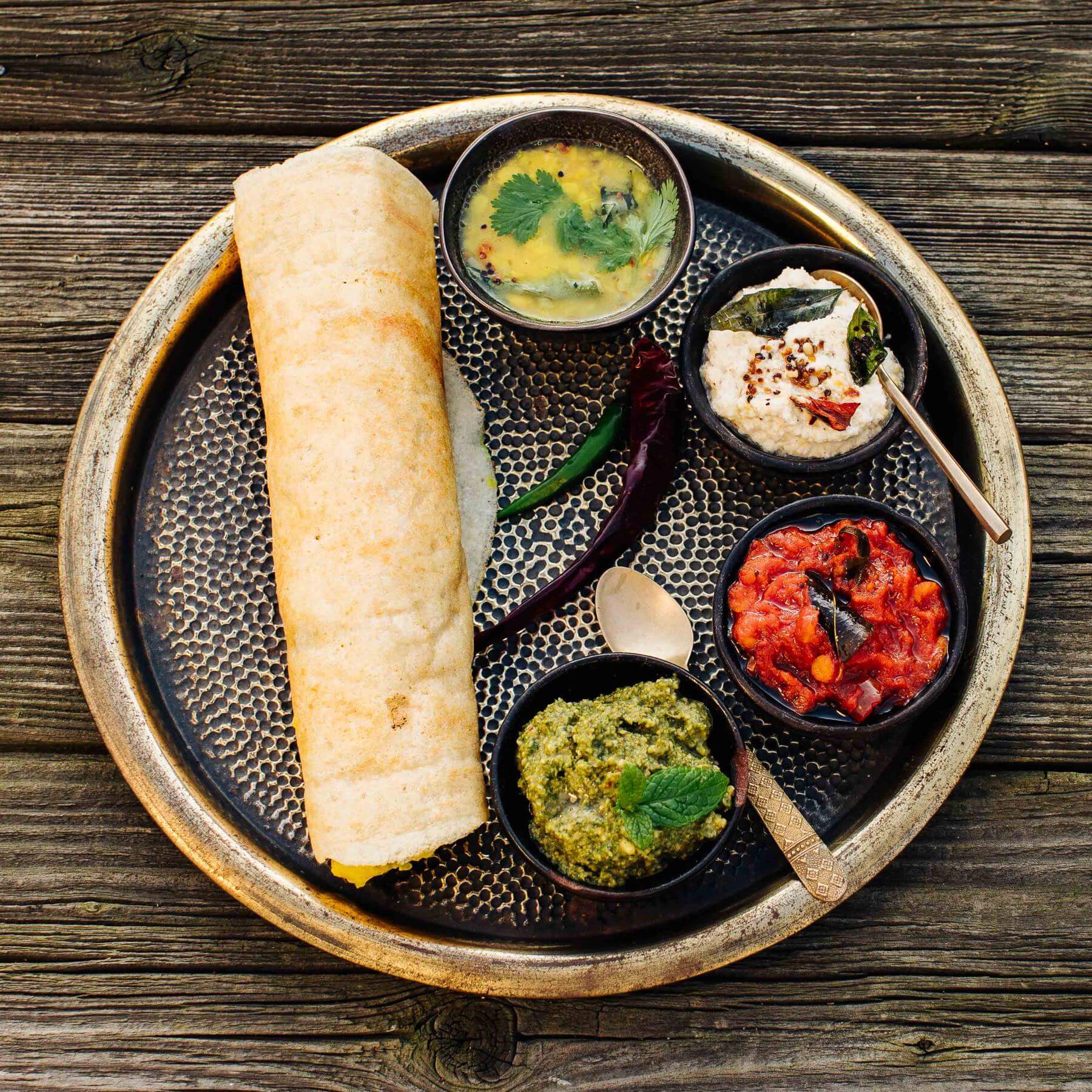 Kokos-Chutney und Minze-Chutney für Dosa