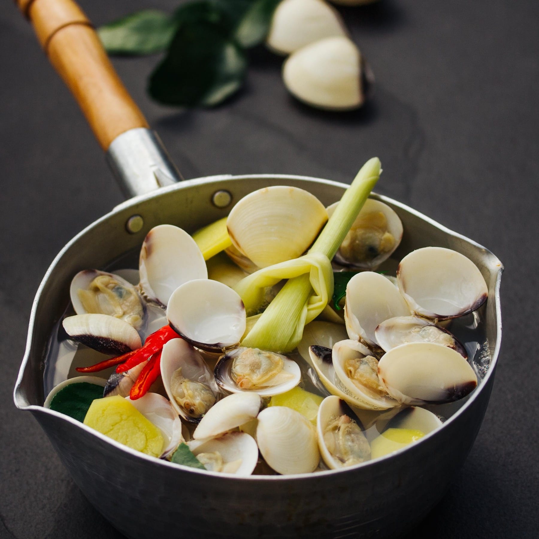 Muschelsuppe mit Ingwer und Zitronengras - Tom Takrai Hoy