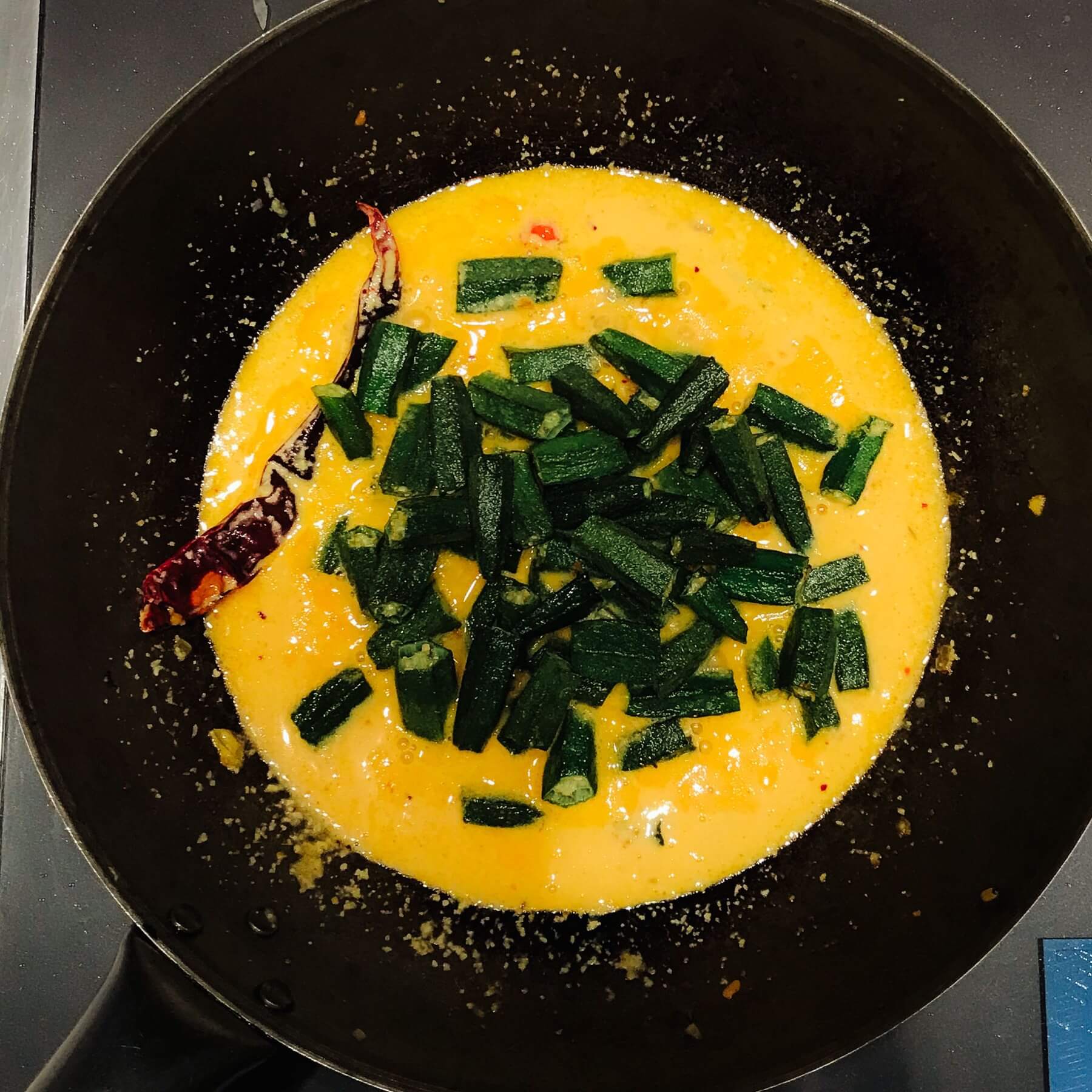 Okra-Pachadi mit Kokosnuss aus Südindien