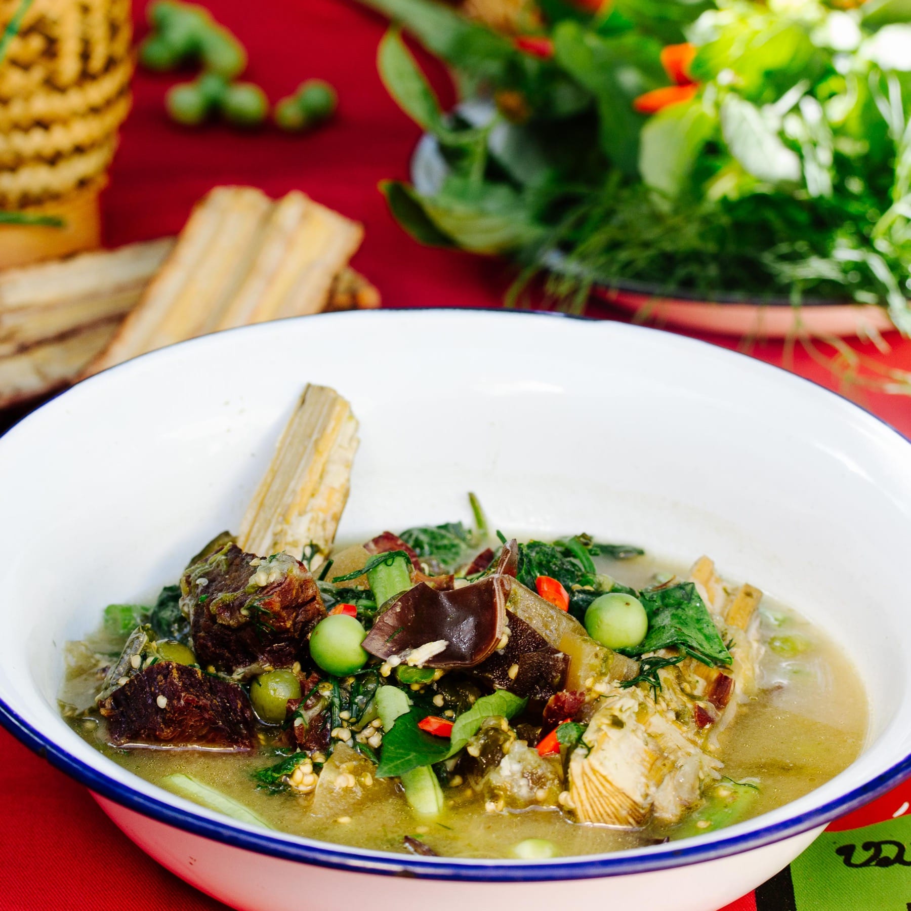 Laotisches Rinderragout mit Auberginen und Pfefferholz