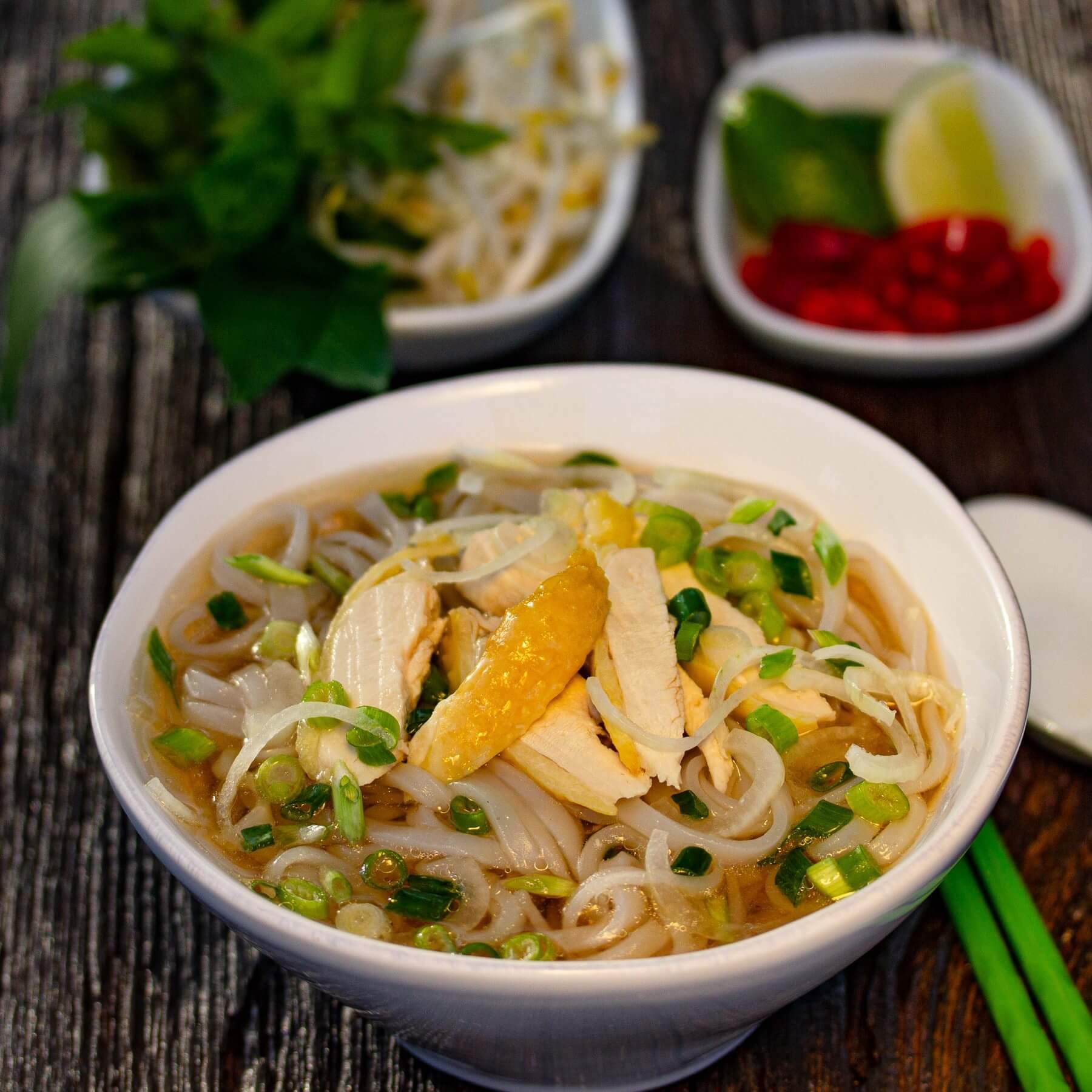 Pho Ga – Vietnamesische Nudelsuppe mit Huhn