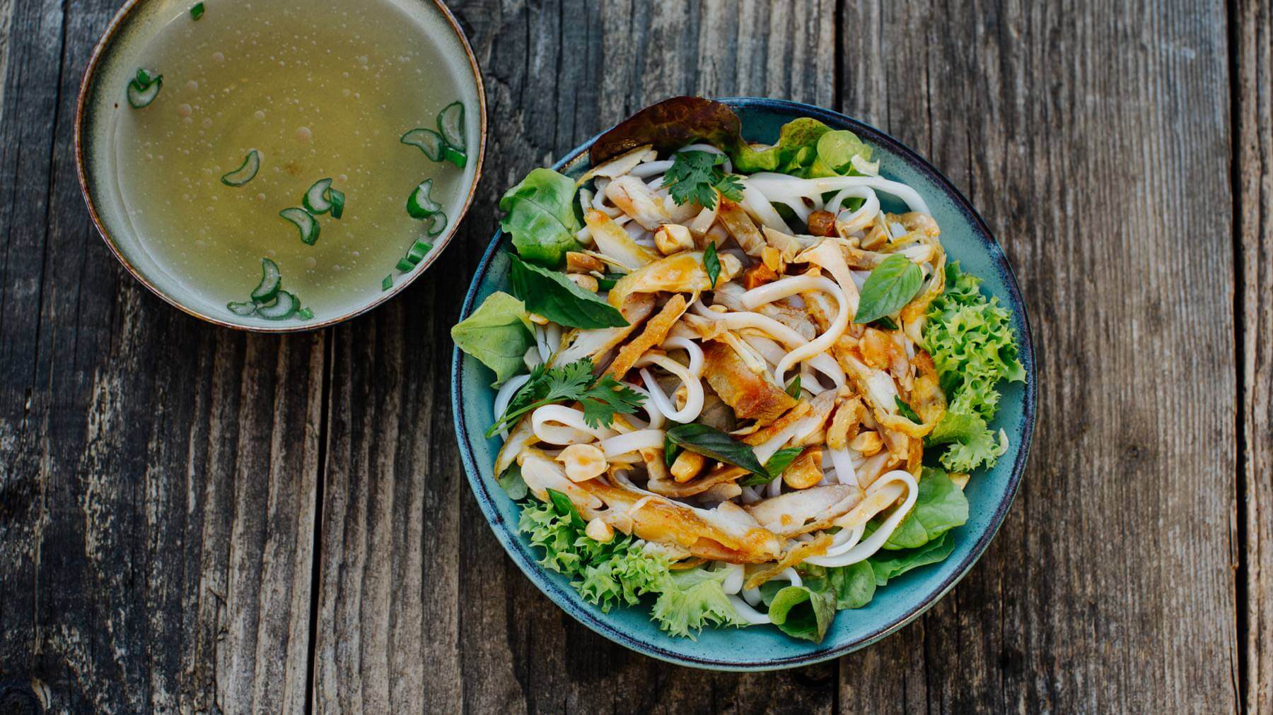 Vietnamesischer Hähnchensalat mit Pho-Nudeln