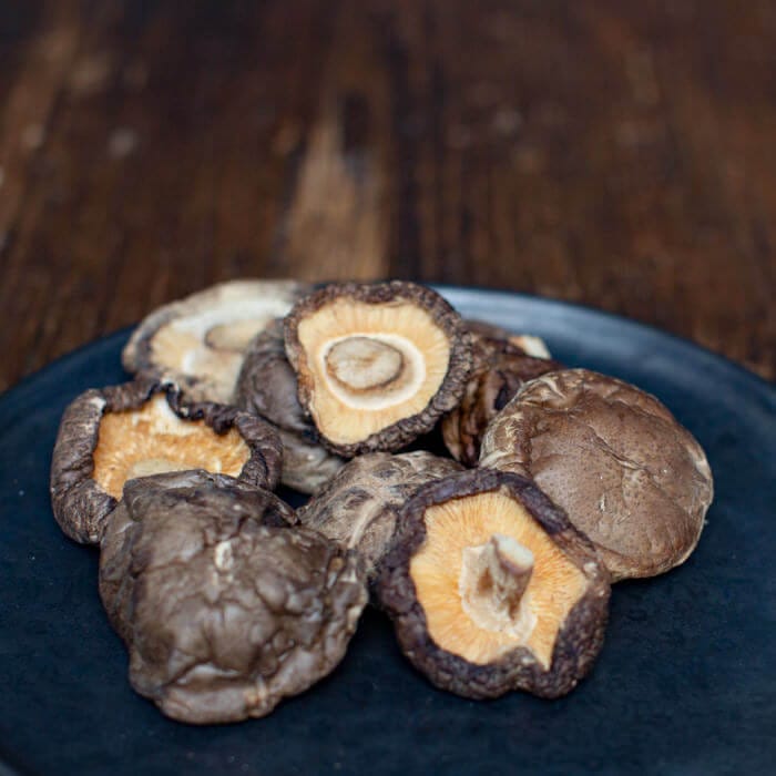 Shiitake Pilze (ganz &amp; getrocknet) von asiastreetfood | asiastreetfood