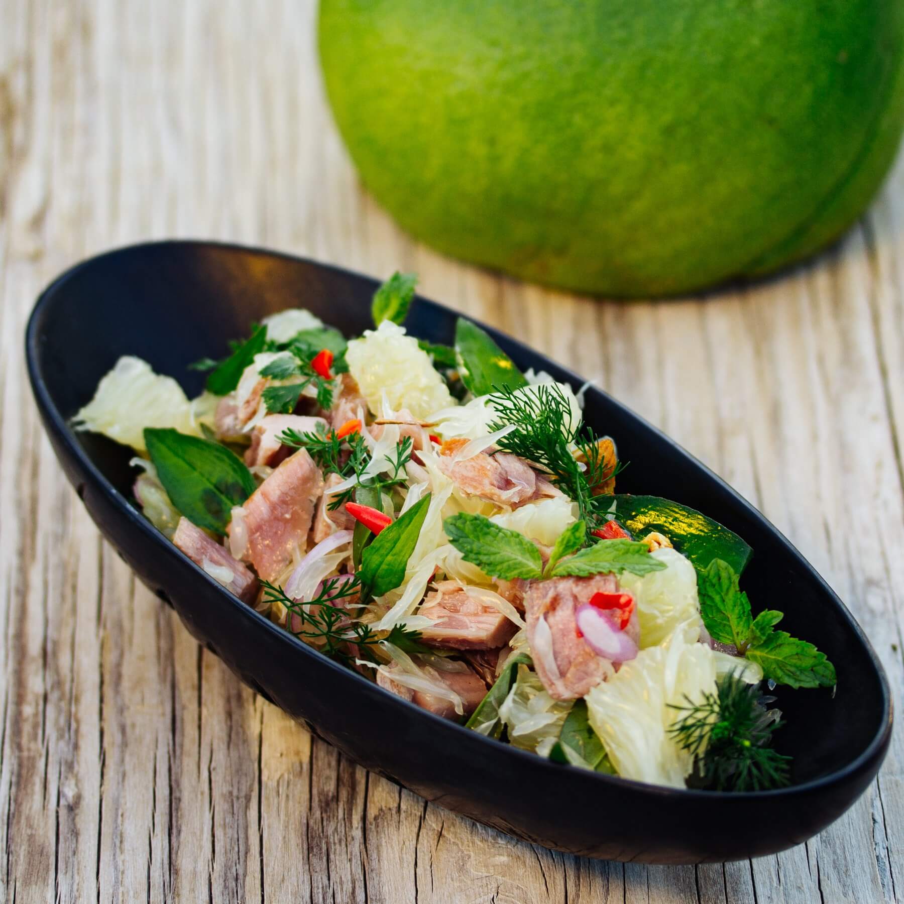 Vietnamesischer Pomelo-Salat mit gegrilltem Tunfisch