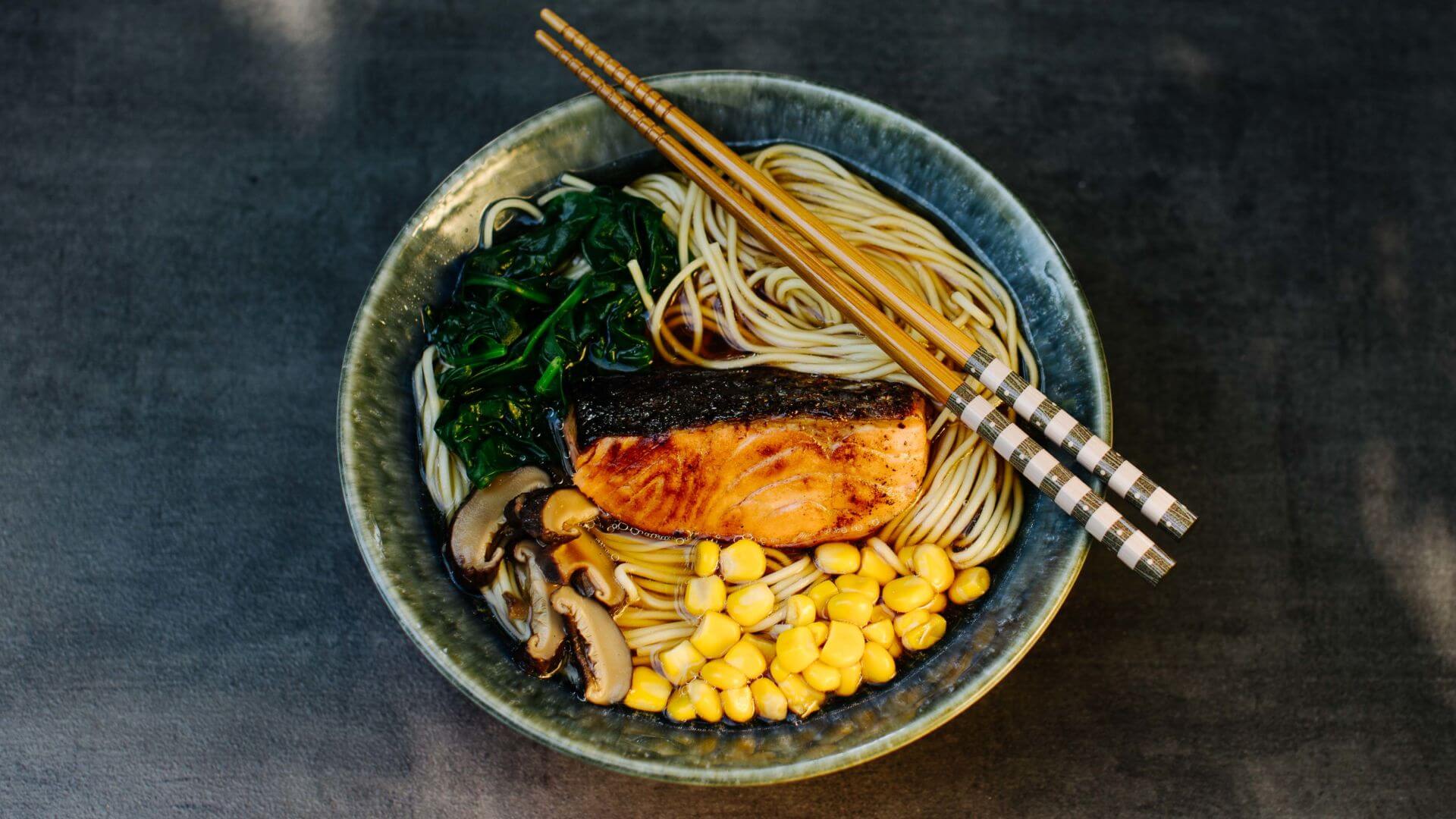 Yakitori: Japanische Hähnchenspieße mit Teriyaki-Sauce | asiastreetfood