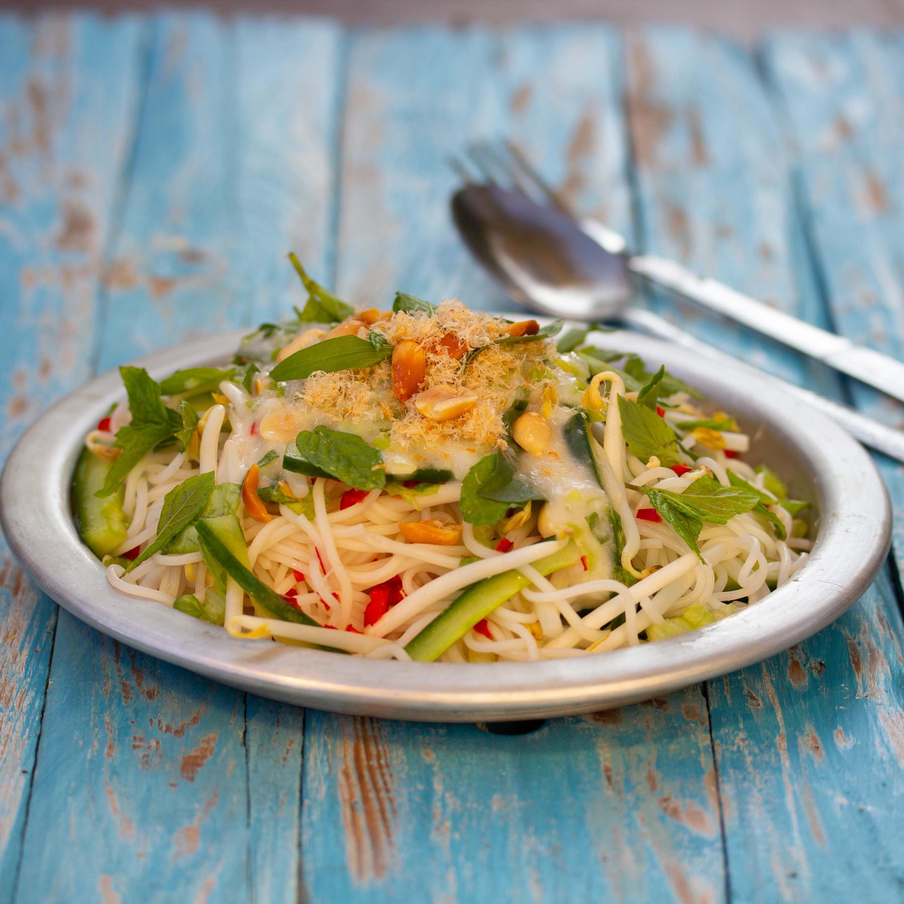 Reisnudelsalat mit Kokosdressing aus Kampot