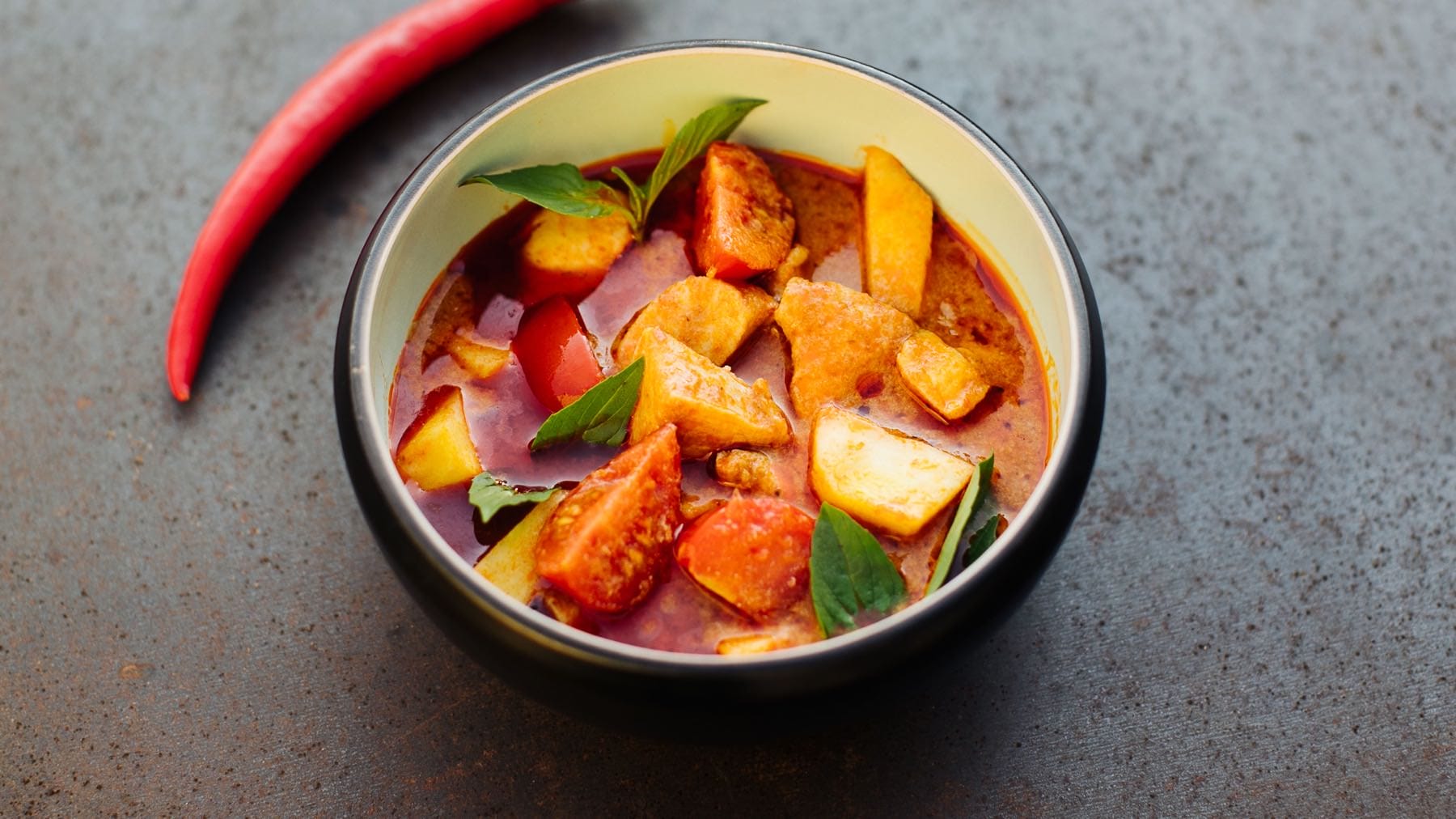 Rotes Thai-Curry mit Huhn – Rezept aus Thailand | asiastreetfood