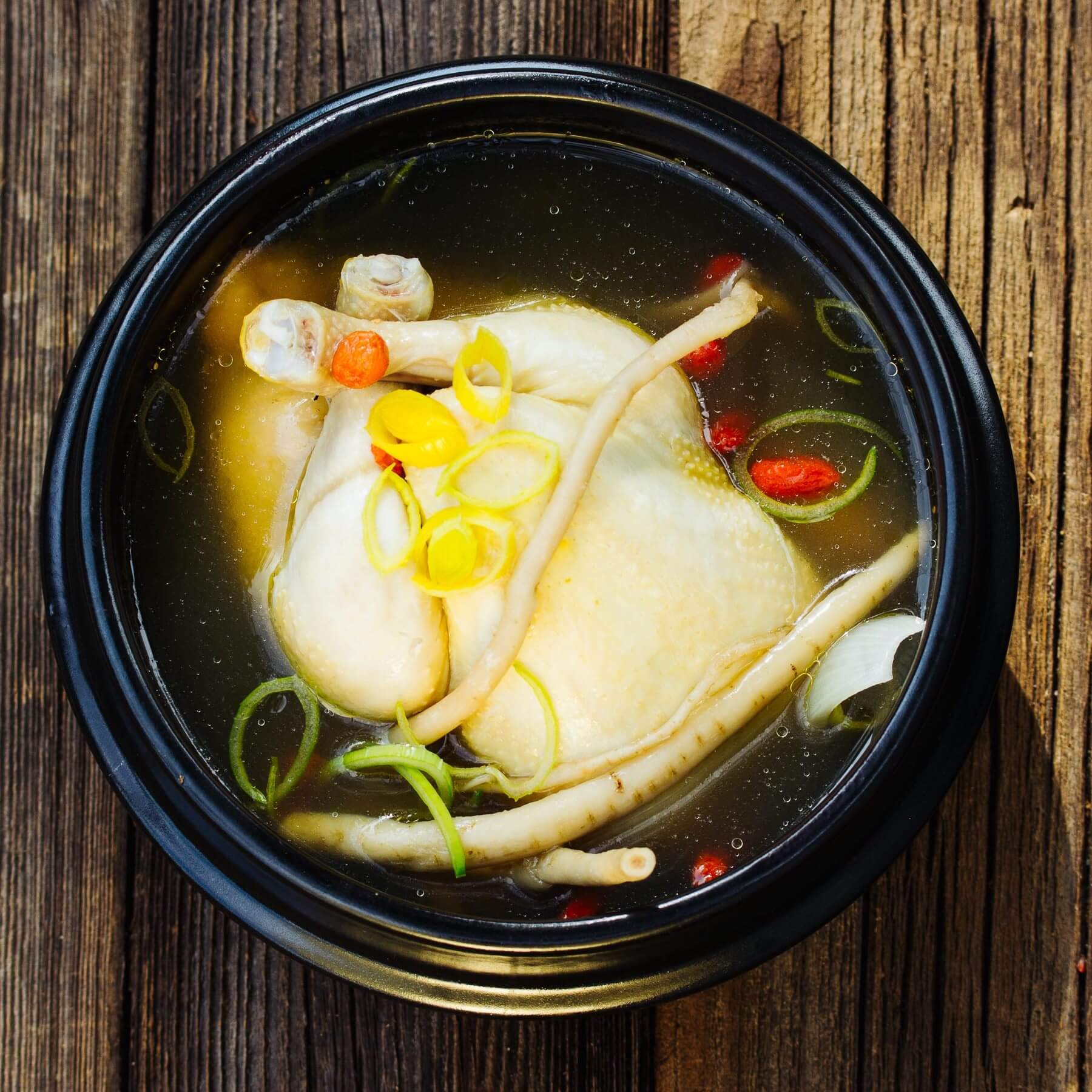 Koreanische Hühnersuppe mit Ginseng - Samgyetang