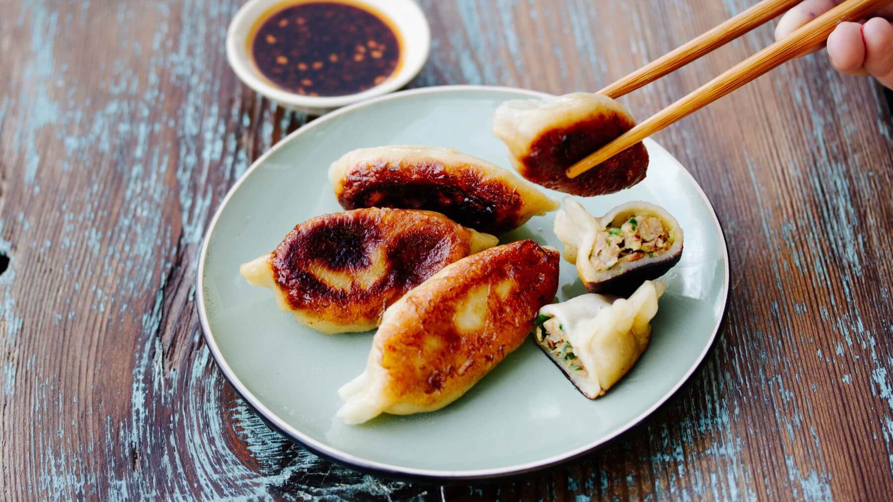 Gebratener Reis asiatisch aus dem Wok mit Tofu und Gemüse ...