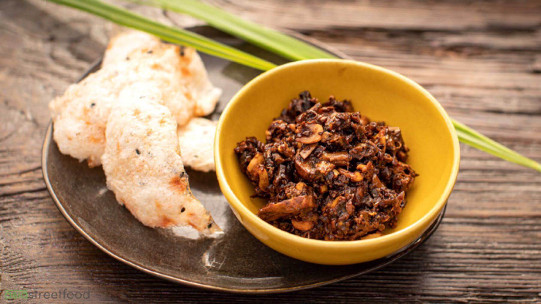 Vegane Umamipaste mit Pilzen und Erdnüssen
