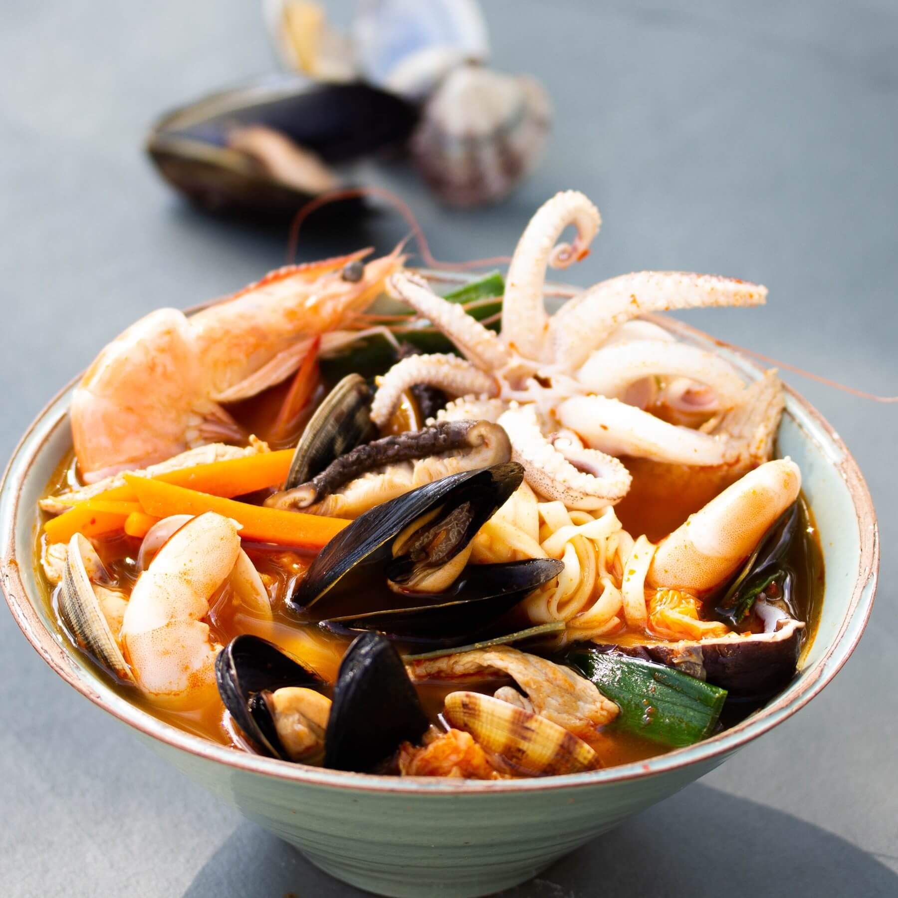 Koreanische Suppe mit Meeresfrüchten (Achtung, scharf!) | asiastreetfood
